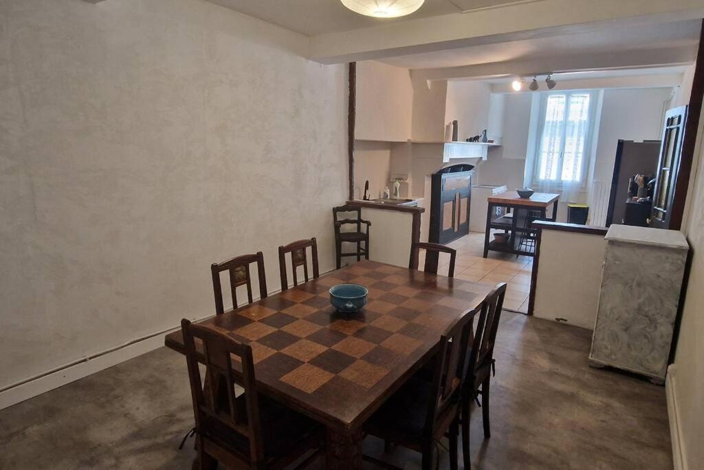 Chambre Dans Maison De Ville - 2 Personnes Олорон-Сент-Мари Экстерьер фото